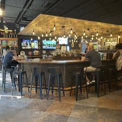 Caliente Pizza and Draft House - Bar