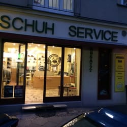 Schuh Service Berlin - Der gut beleuchtete Eingang am frühen Abend