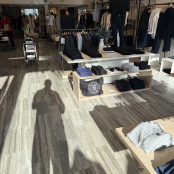 Club Monaco Beverly Drive - Women's Clothing Near Me - Beverly Hills, California
