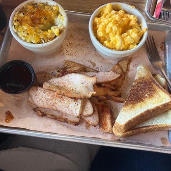 Gettin' Basted - Turkey plate with corn and Mac & cheese - Barbeque Near Me - Branson, Missouri