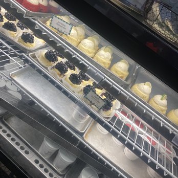 Magnolia Bakery - Bakeries Near Me - Chicago, Illinois