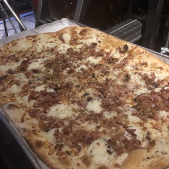 BAR - Mashed potato pizza with bacon - Pizza Near Me - New Haven, Connecticut BAR - Mashed potato pizza with bacon - Pizza Near Me - New Haven, Connecticut