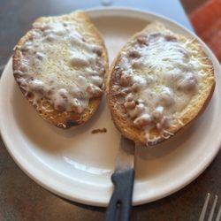 Teresita's - Molletes de frijoles con queso