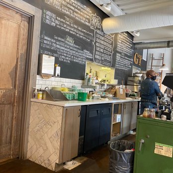 Garden Table - Broad Ripple - Counter area - Juice Bars & Smoothies Near Me - Indianapolis, Indiana