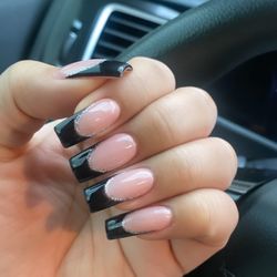 Solar Nails - Black French tips, square shape, medium length nails.