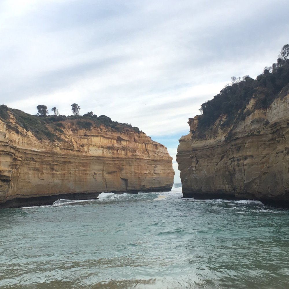 Aussie Melbourne Tours - Loch Ard Gorge - Tours Near Me - Melbourne, VIC