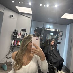 Lupe is the best hair stylist on earth! What a great salon. I love my color hair