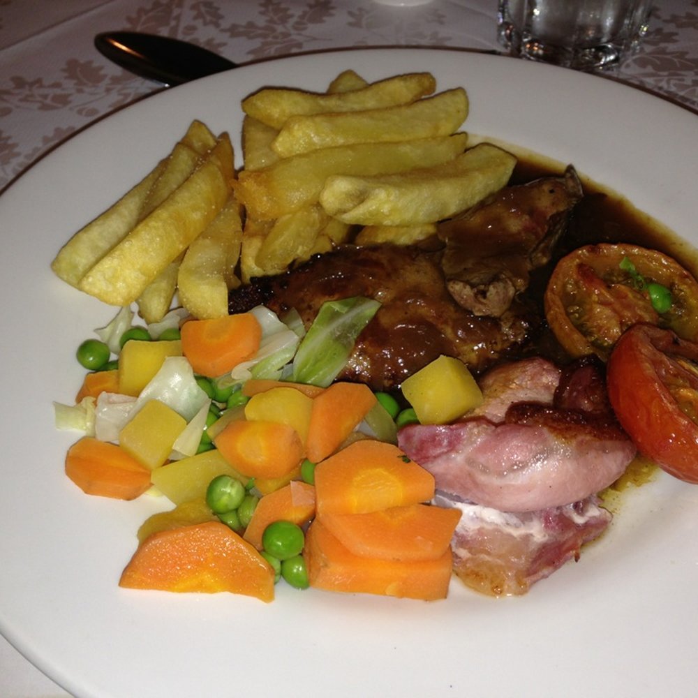 The Upper Largo Hotel & Restaurant - Grilled lamb's liver with bacon & gravy, chips, mixed veggies, & grilled tomato - Hotels Near Me - Leven, FIF