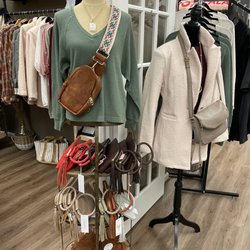 Poppy & Pine - Great selection of handbags, wristlets, cross body slings.