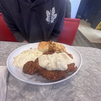 Delaney’s Diner - over easy eggs hashbrowns biscuit chicken and gravy - American Near Me - Columbus, Ohio Delaney’s Diner - over easy eggs hashbrowns biscuit chicken and gravy - American Near Me - Columbus, Ohio