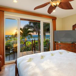 Orchid Vacation Rental House - Wake up to stunning sunrise views from the bedroom suite