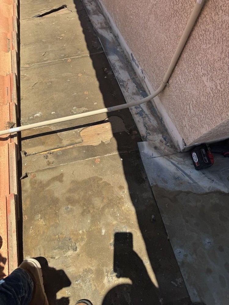 Slide of Hernandez Roofing