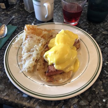 Black-Eyed Susan's - Eggs Benedict - Breakfast & Brunch Near Me - Nantucket, Massachusetts
