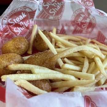 Steak ’n Shake -  a basket of french fries - American Near Me - Orlando, Florida
