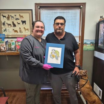 Currahee Veterinary Clinic - Me Mrs Elizabeth and Bella gave her a drawing I did for her. After meeting her for the first time. She was awesome - Veterinarians Near Me - Toccoa, Georgia Currahee Veterinary Clinic - Me Mrs Elizabeth and Bella gave her a drawing I did for her. After meeting her for the first time. She was awesome - Veterinarians Near Me - Toccoa, Georgia