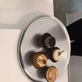 Cupcakin' Bake Shop - Bakeries Near Me - Berkeley, California