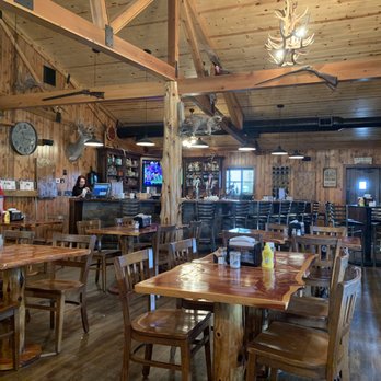 Mallard's Roadhouse - Decor is outdoorsy - American Near Me - Clinton, Missouri Mallard's Roadhouse - Decor is outdoorsy - American Near Me - Clinton, Missouri