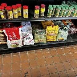 Al Forat Market - Different rice and spices.