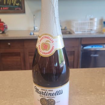 Martinelli's Company Store - Complimentary bottle with coupon - Souvenir Shops Near Me - Watsonville, California