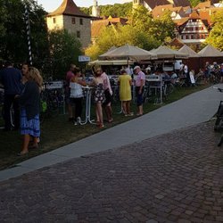 Biergarten auf dem Unterwöhrd