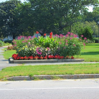 Deering Oaks Park - Lots of flowers - Parks Near Me - Portland, Maine Deering Oaks Park - Lots of flowers - Parks Near Me - Portland, Maine