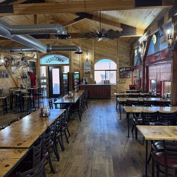 Big Tex Bar-B-Que - Inside seating in larger dining room - Barbeque Near Me - Willcox, Arizona Big Tex Bar-B-Que - Inside seating in larger dining room - Barbeque Near Me - Willcox, Arizona