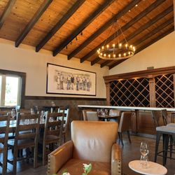 Wooden Valley Winery - Plenty of comfy seats