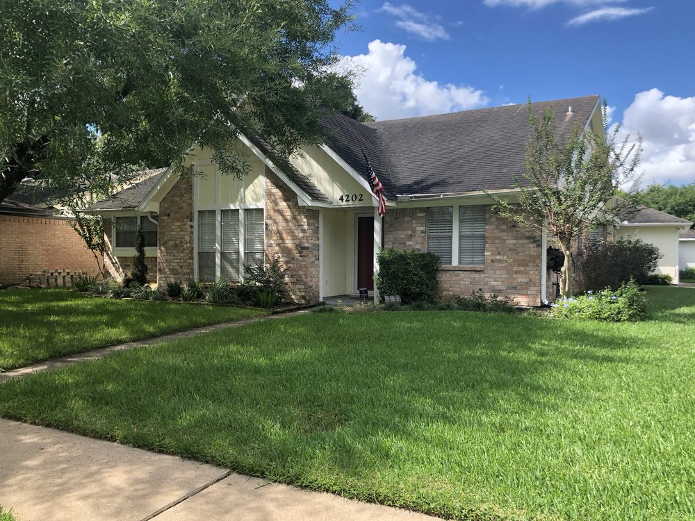 Slide of SmartChoice Roofing Solutions