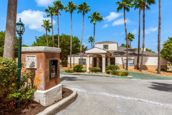 LA CALERA APARTMENTS - Updated January 2026 - 19 Photos - 403 Heimer Rd ...
