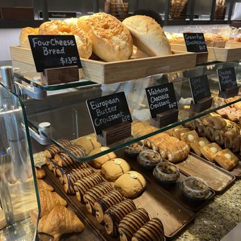 Halekulani Bakery - Bakeries Near Me - Honolulu, Hawaii