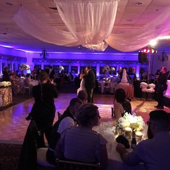 Log Cabin - people sitting at tables in the middle of a dance floor - American Near Me - Holyoke, Massachusetts