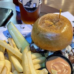 Crow and the Pitcher - Extremely greasy burger