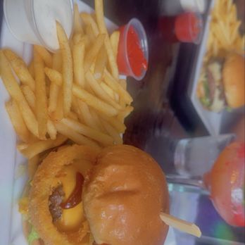 The 18hundred - Barbecue burger, fries - New American Near Me - Bakersfield, California The 18hundred - Barbecue burger, fries - New American Near Me - Bakersfield, California