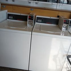 Plaza Laundromat - Old , smelly, low water, not cleaned machines