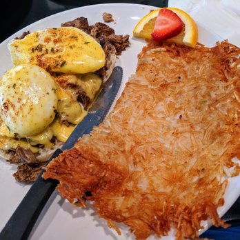 Sweet E's Cafe - Kalua Pork Eggs Benedict - Cafes Near Me - Honolulu, Hawaii