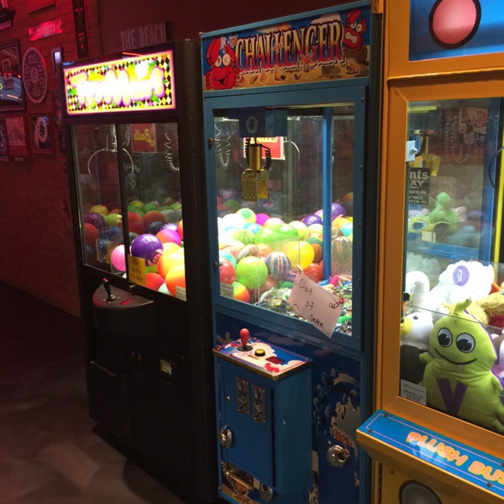 Pizza Hut - a row of vending machines - Pizza Near Me - Corpus Christi, Texas Pizza Hut - a row of vending machines - Pizza Near Me - Corpus Christi, Texas