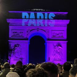 Le Paris - Champs Elysée
