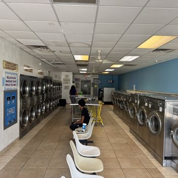 7 Days Coin Laundry - Laundromat - Laundromat Near Me - Buford, Georgia 7 Days Coin Laundry - Laundromat - Laundromat Near Me - Buford, Georgia