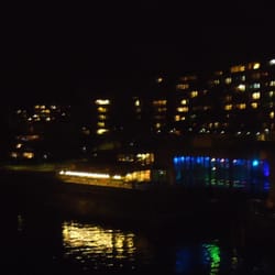 Saalbau Ryhpark - Pink und Blaue Lichtblitze, das hat mich von Aussen angezogen... und hat sich gelohnt