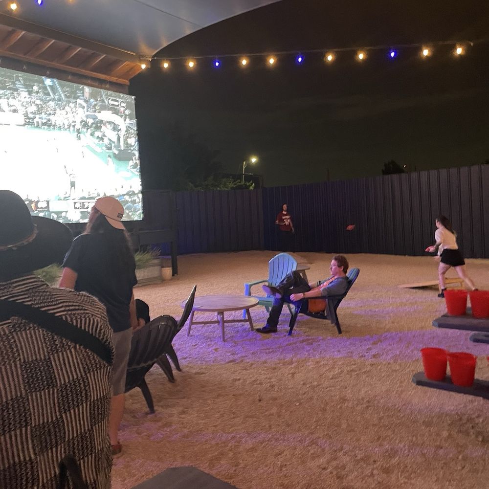 Drinks Backyard - Outside area - Lounges Near Me - Austin, Texas