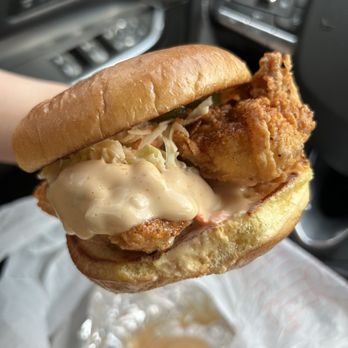 Yummy's Hot Chicken - Syrian Hot Chicken Sandwich - Food Trucks Near Me - Houston, Texas