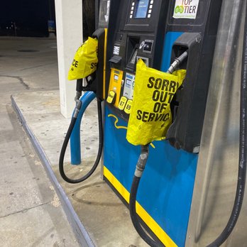Valero - Gas pumps out of service - Convenience Stores Near Me - Grand Prairie, Texas
