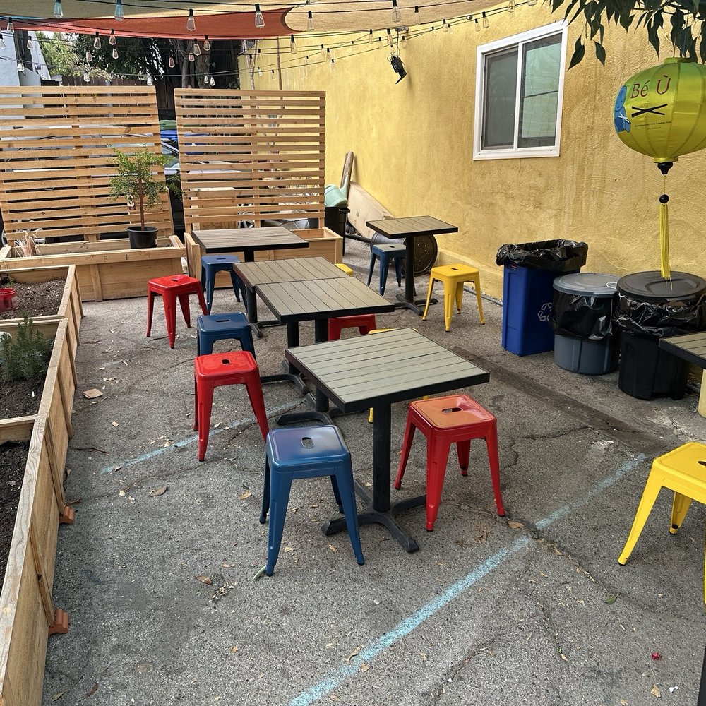 Be U - Outside seating area - Vietnamese Near Me - Los Angeles, California