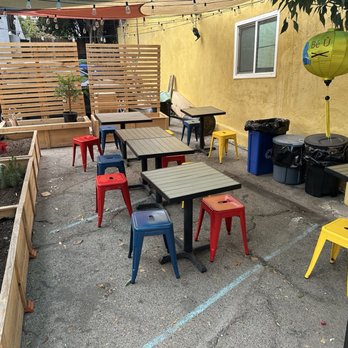 Be U - Outside seating area - Vietnamese Near Me - Los Angeles, California
