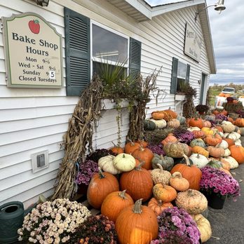 Smith's Orchard & Bake Shop - a display of pumpkins and gourds - Bakeries Near Me - Ballston Spa, New York Smith's Orchard & Bake Shop - a display of pumpkins and gourds - Bakeries Near Me - Ballston Spa, New York