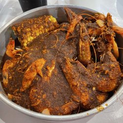 Cracking Crab - 1 lb. Shrimp with added corn; all the sauces medium spicy