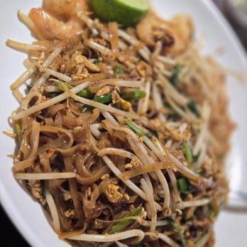Sakura Sushi - Shrimp pad thai - Laotian Near Me - Albuquerque, New Mexico