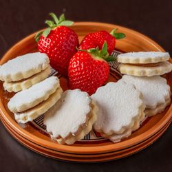 Pipilinka - Peruvian Alfajores, a cookie only your taste buds can describe.