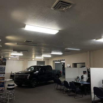 Roberson Albany Ford - Sales area - Car Dealers Near Me - Albany, Oregon