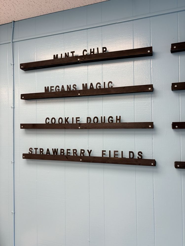 Vonnie May's Ice Cream Shoppe Logo